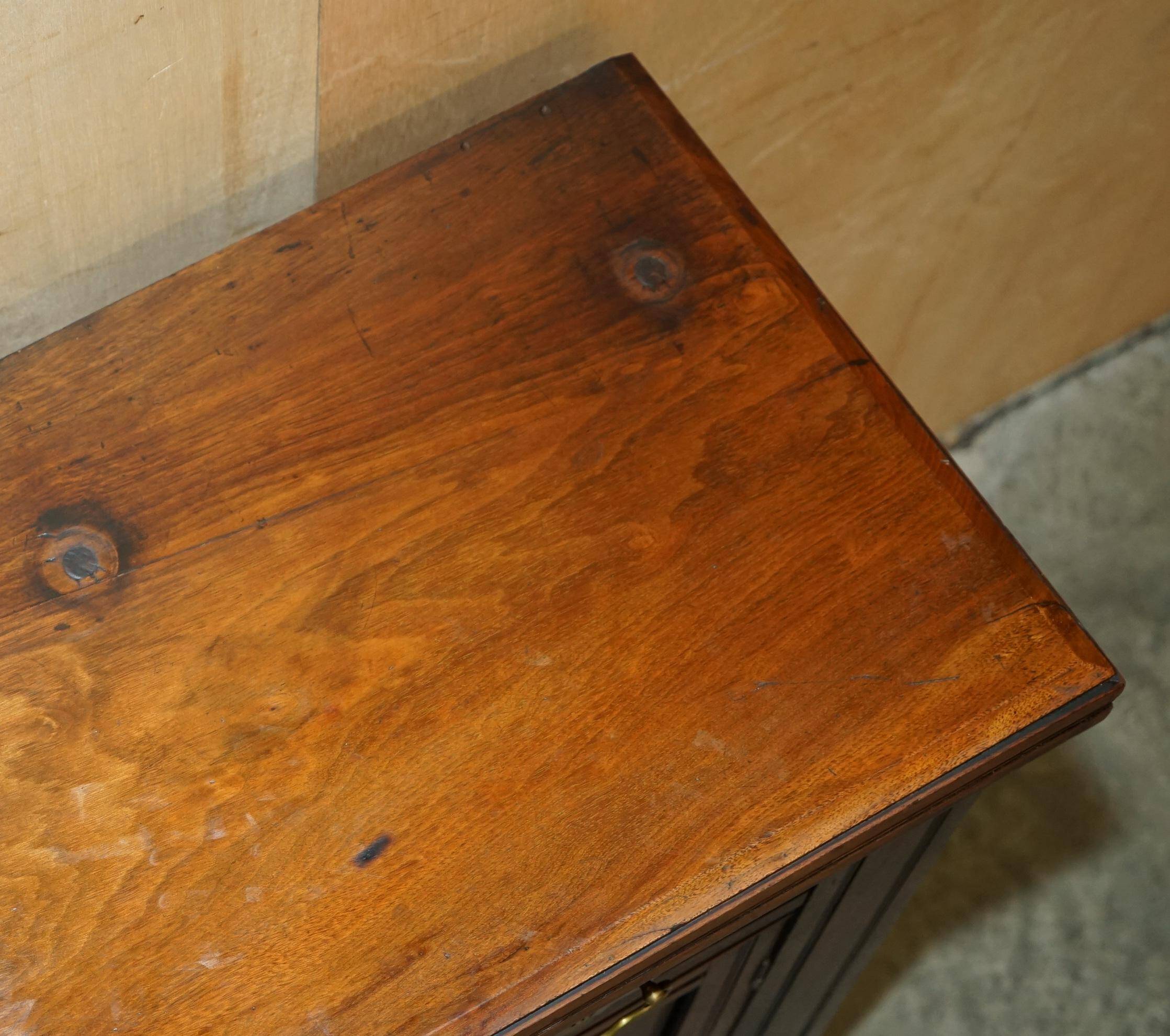 Victorian English oak rustic buffet circa 1880 with drawers.