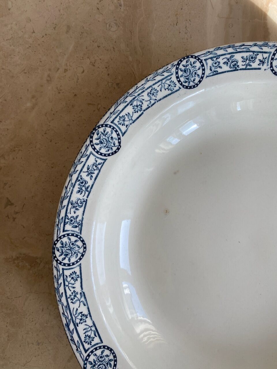 Plat creux en terre de fer