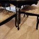 Tables coréenne laquée avec incrustations nacrées et 8 chaises