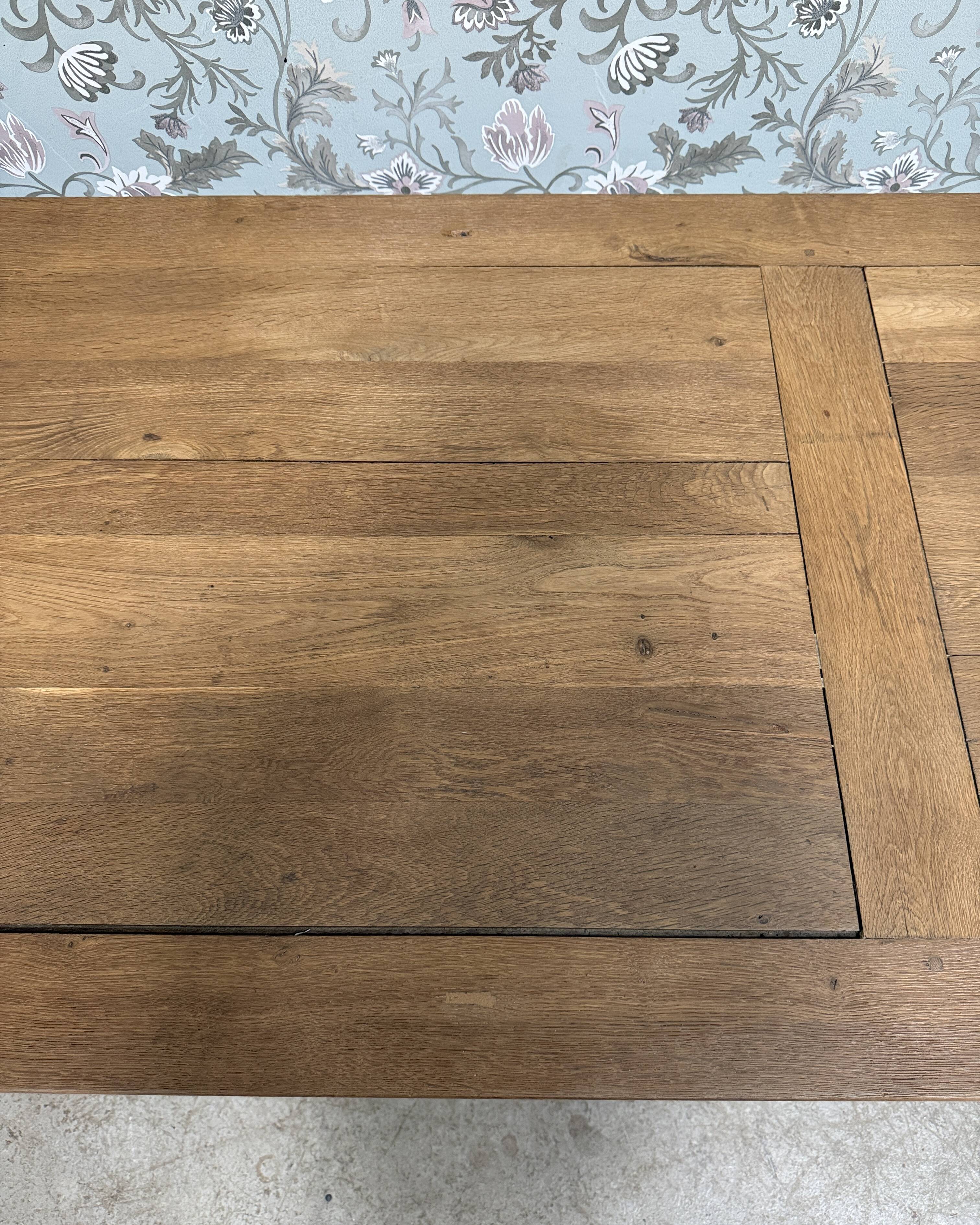Large dining table in solid oak (renovated)