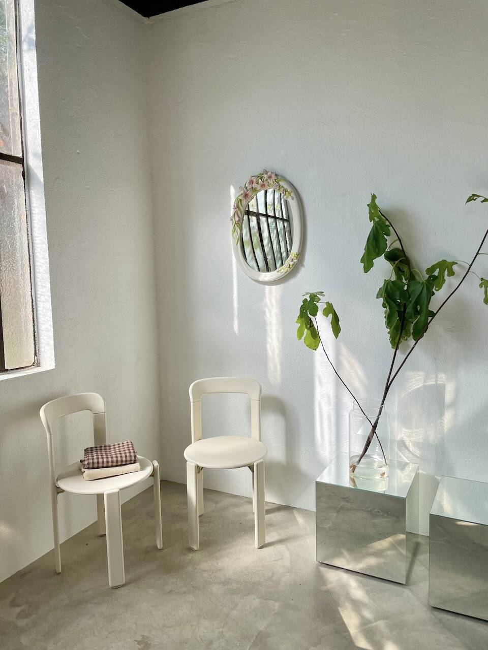 Italian style ceramic flower mirror