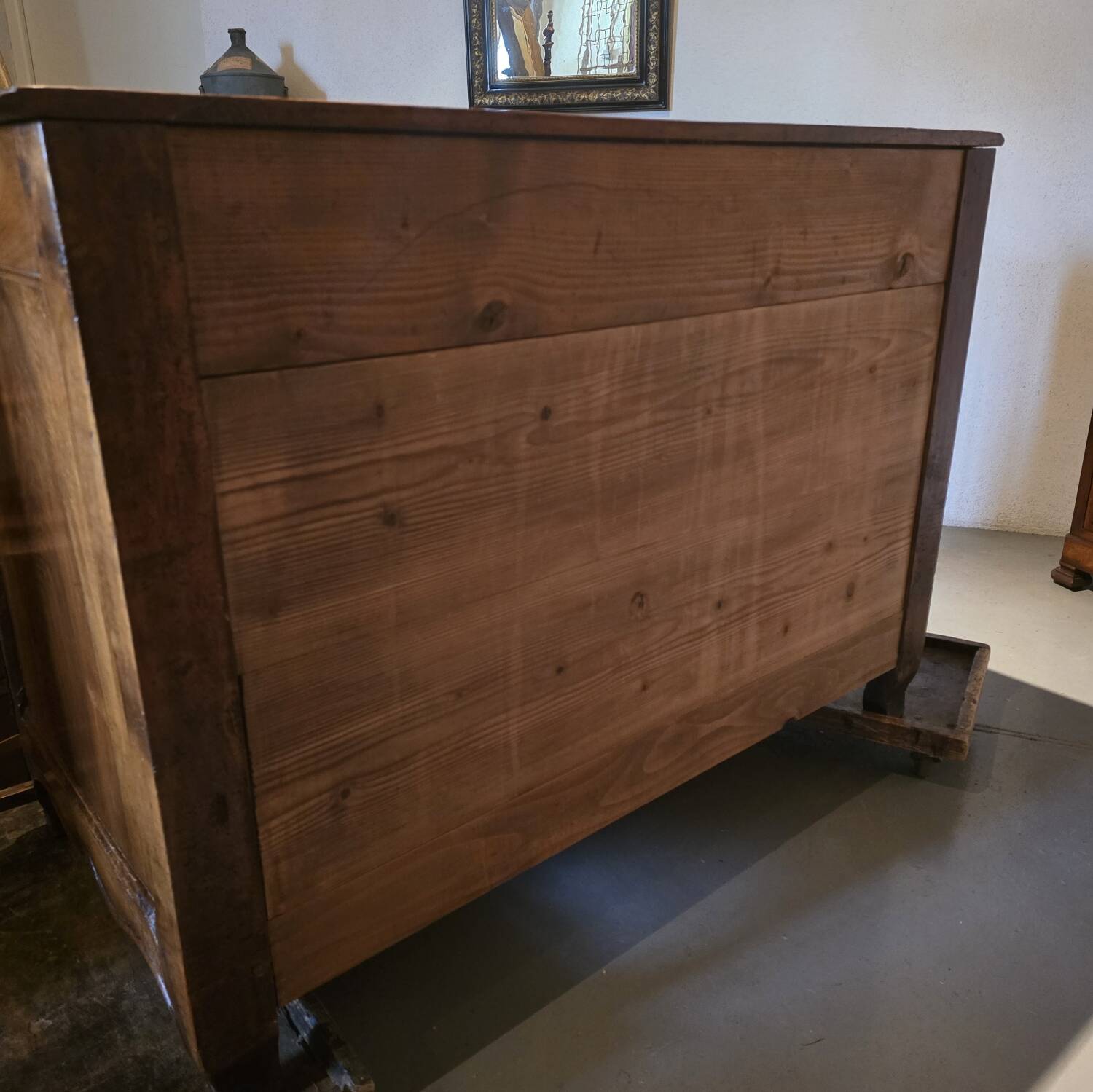 Curved Louis XV commode, 18th century.