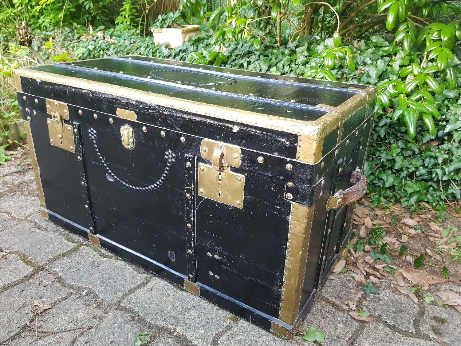 Old trunk "Lavolaille"