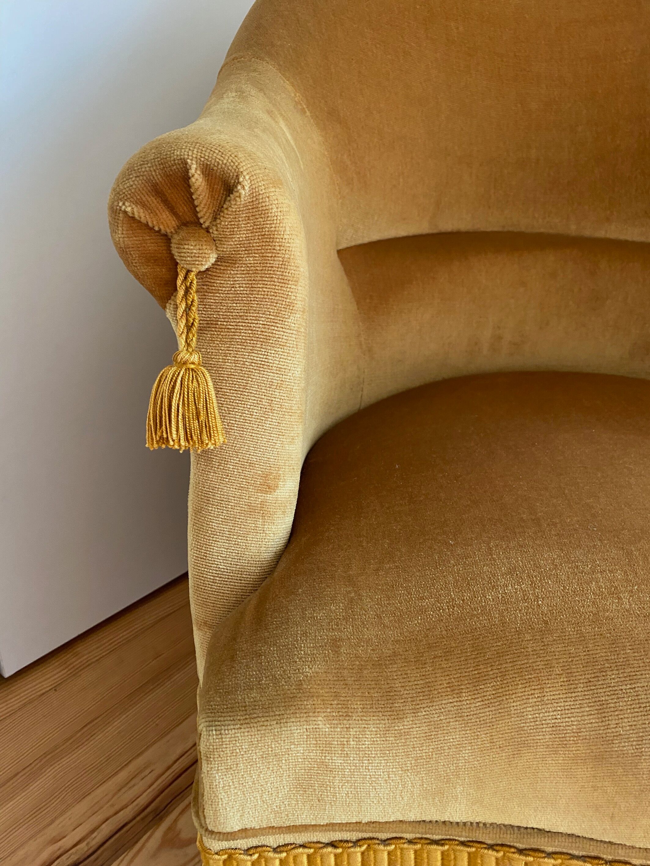 Vintage golden yellow toad armchair