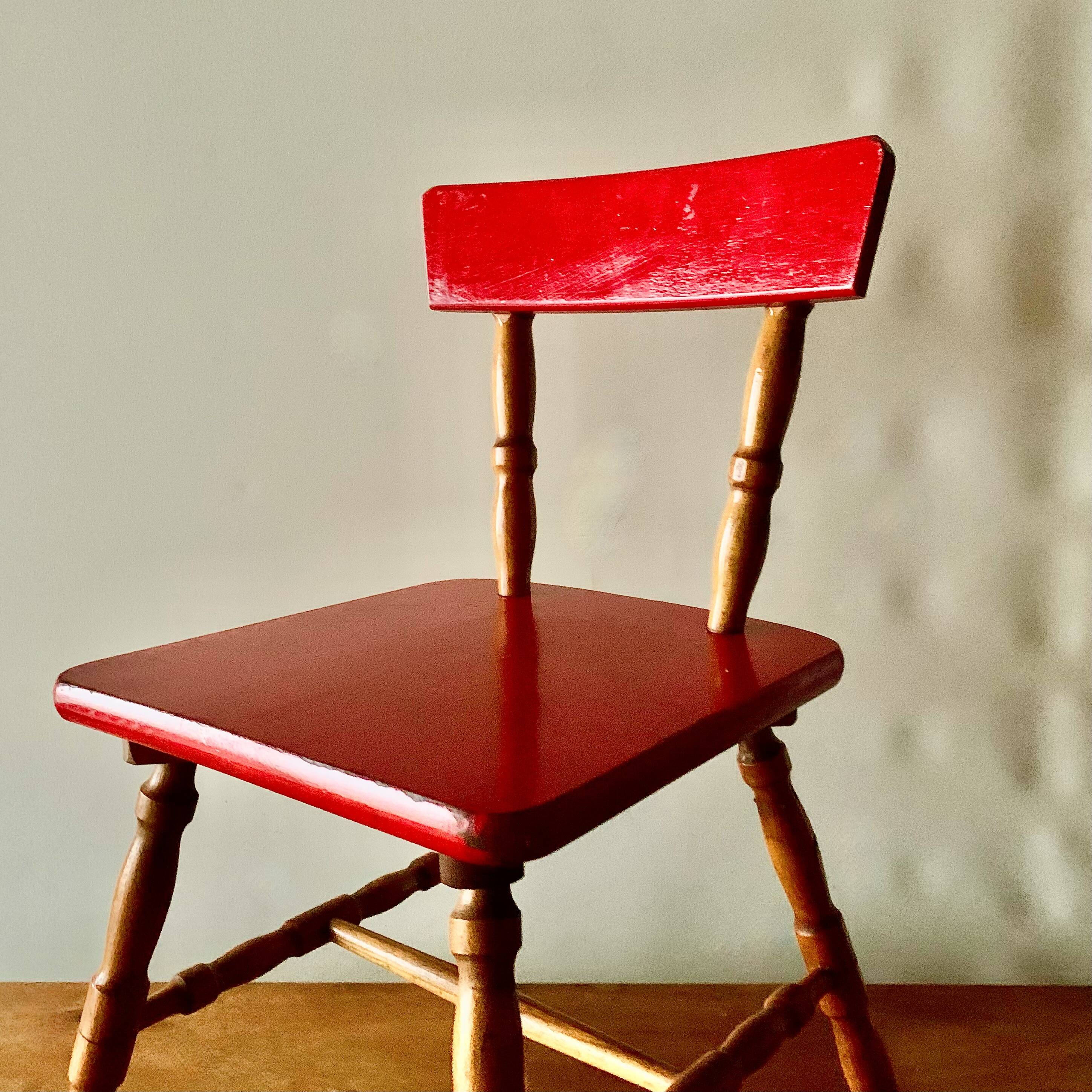 Vintage desk and chair for children in painted wood