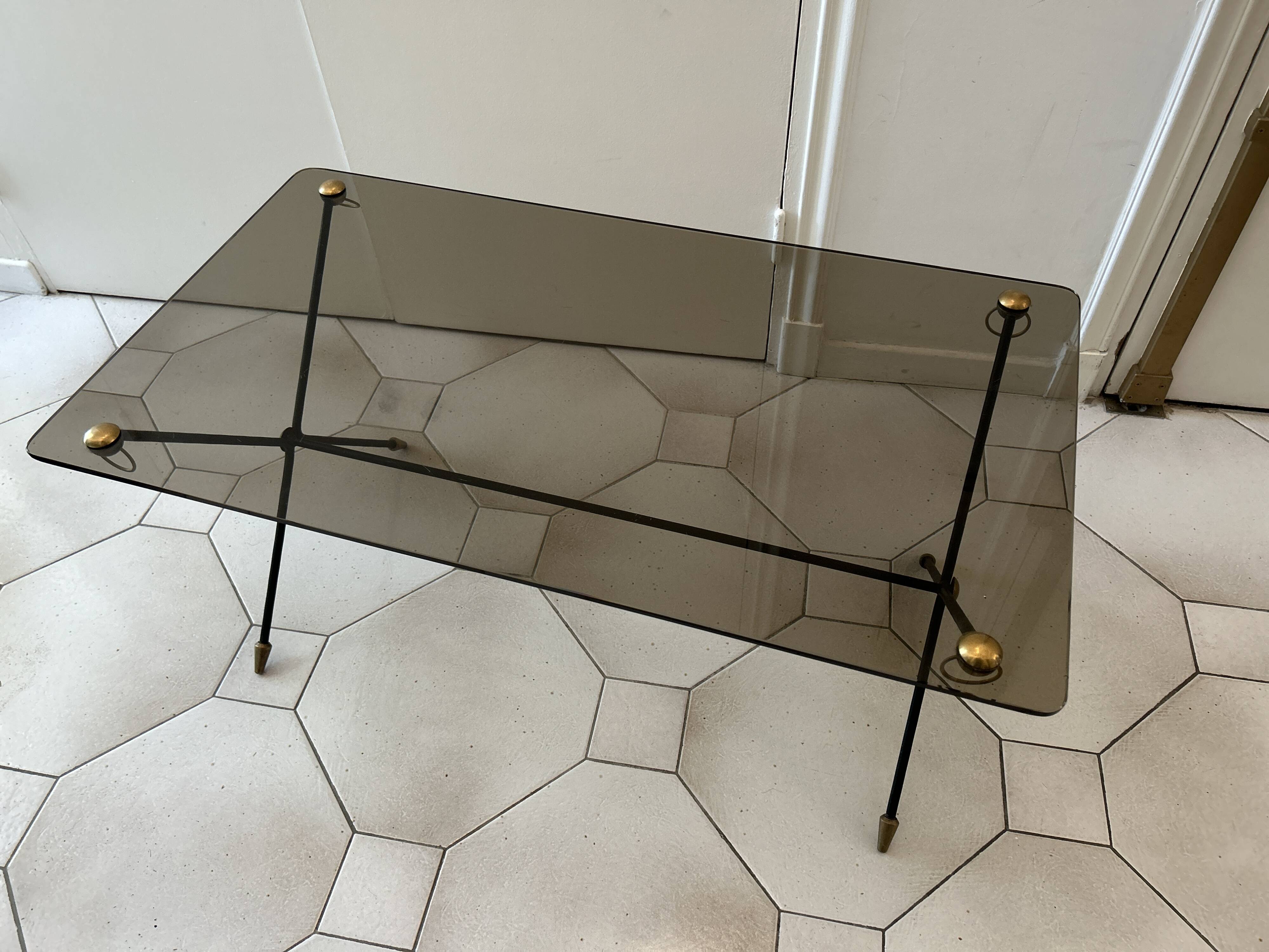 Table basse en verre fumé