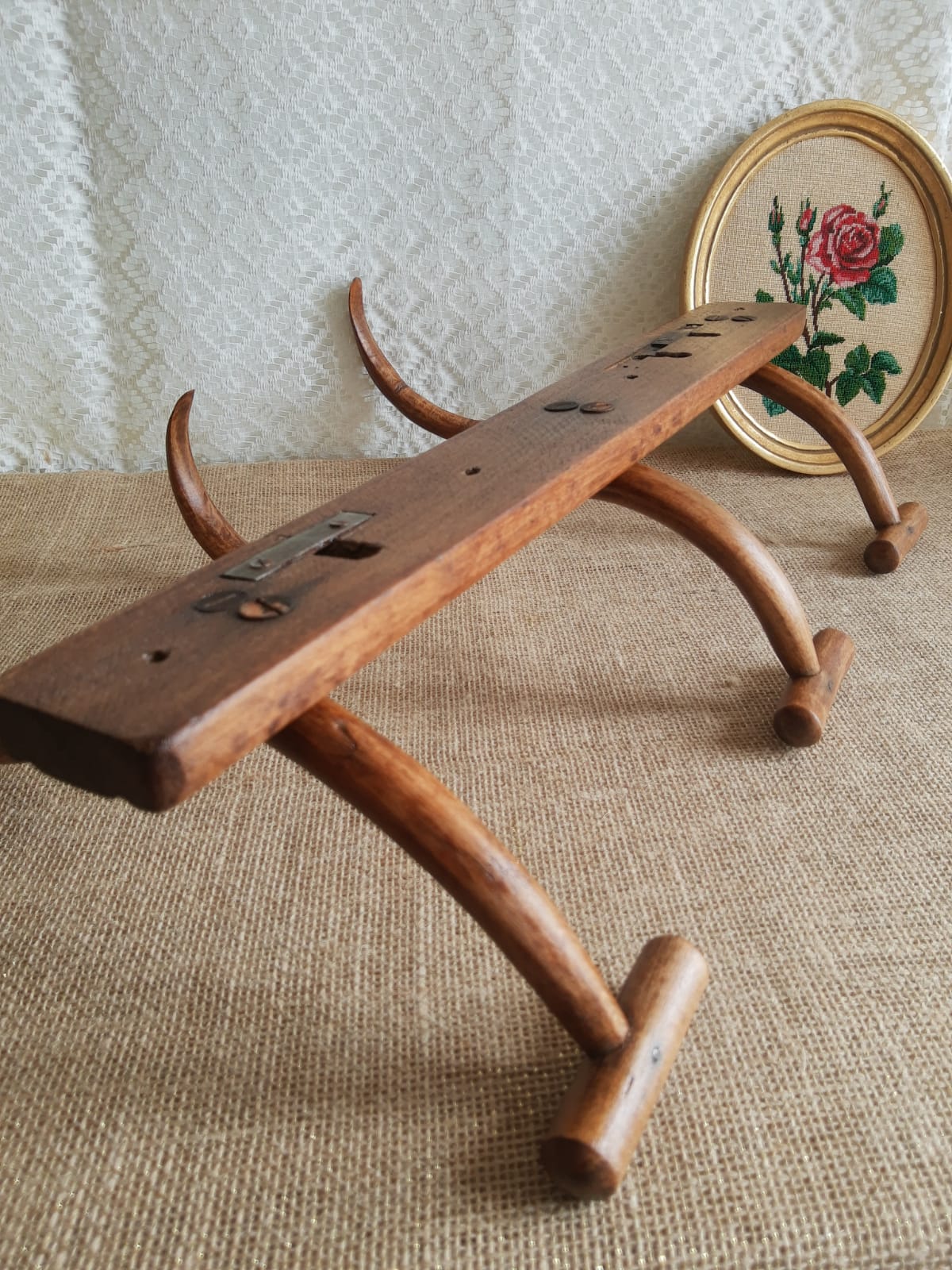 Wall coat rack