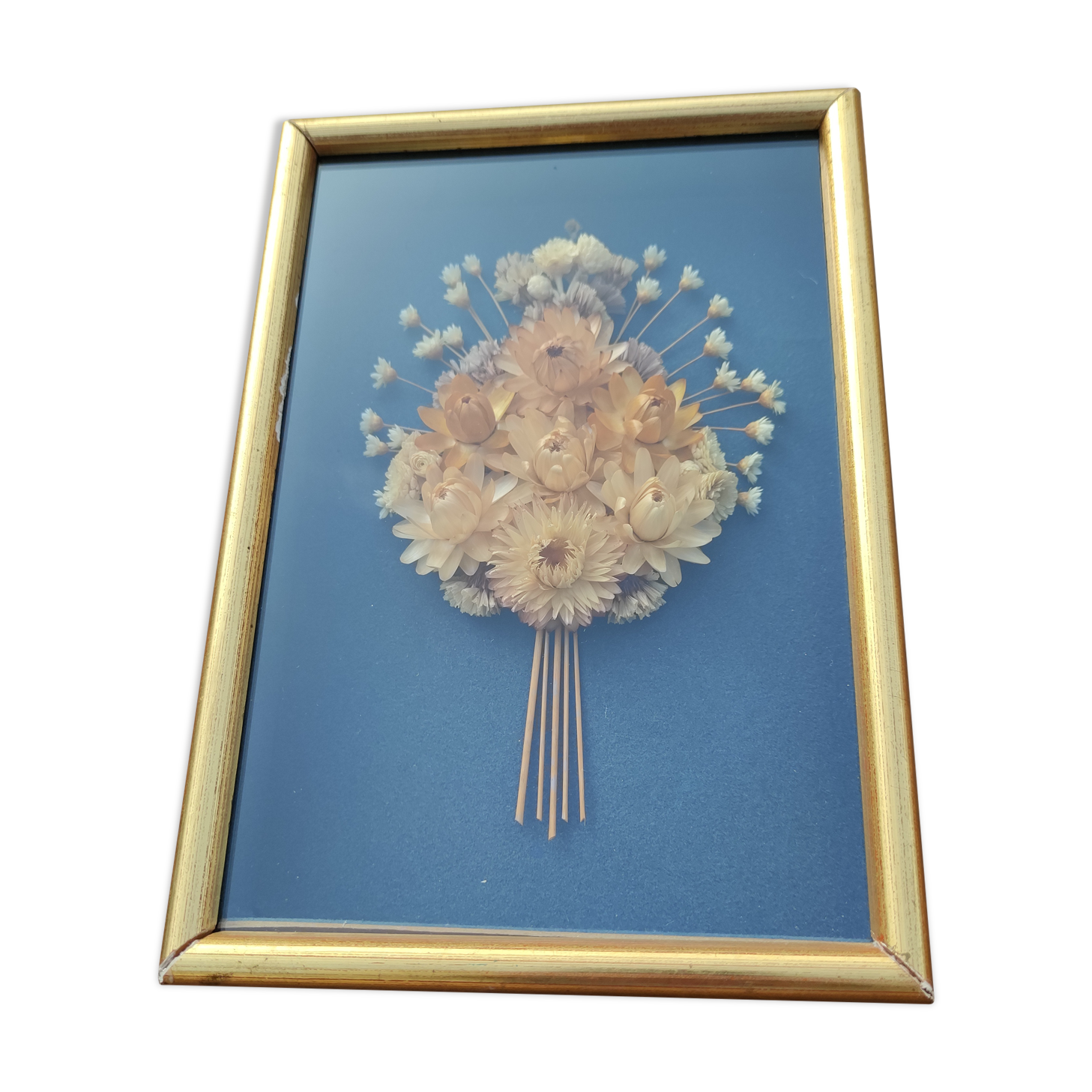 Showcase frame bouquet of dried flowers