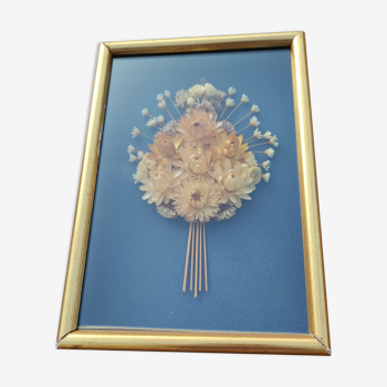 Showcase frame bouquet of dried flowers