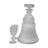 Carafe en verre ciselé avec 2 verres