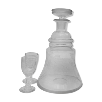 Carafe chiseled glass with 2 glasses