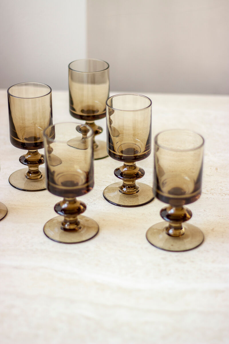 6 glasses in smoked glass foot