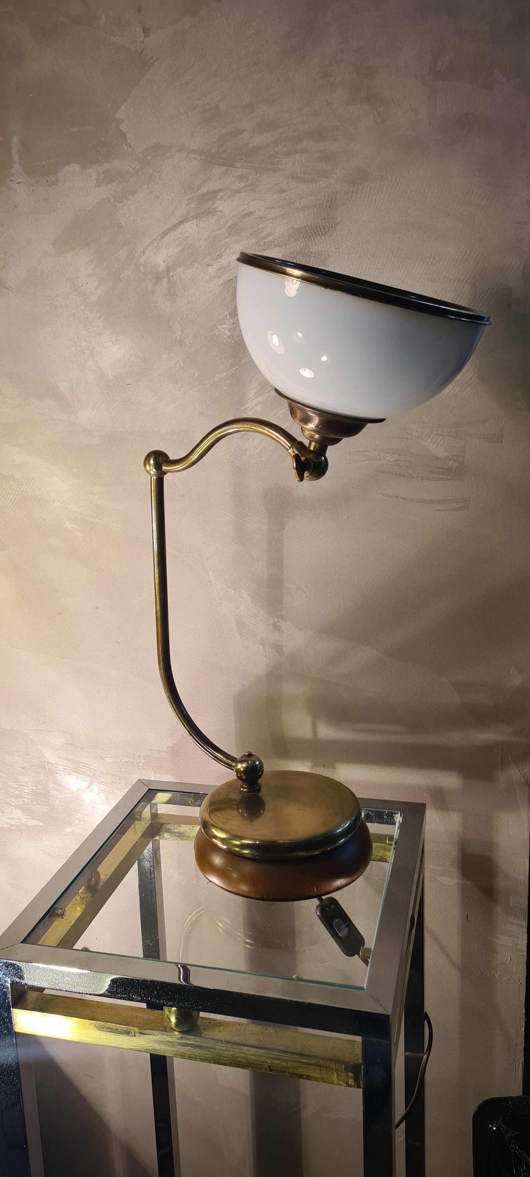 Adjustable brass lamp with wooden base and opaline with strapping 39x33