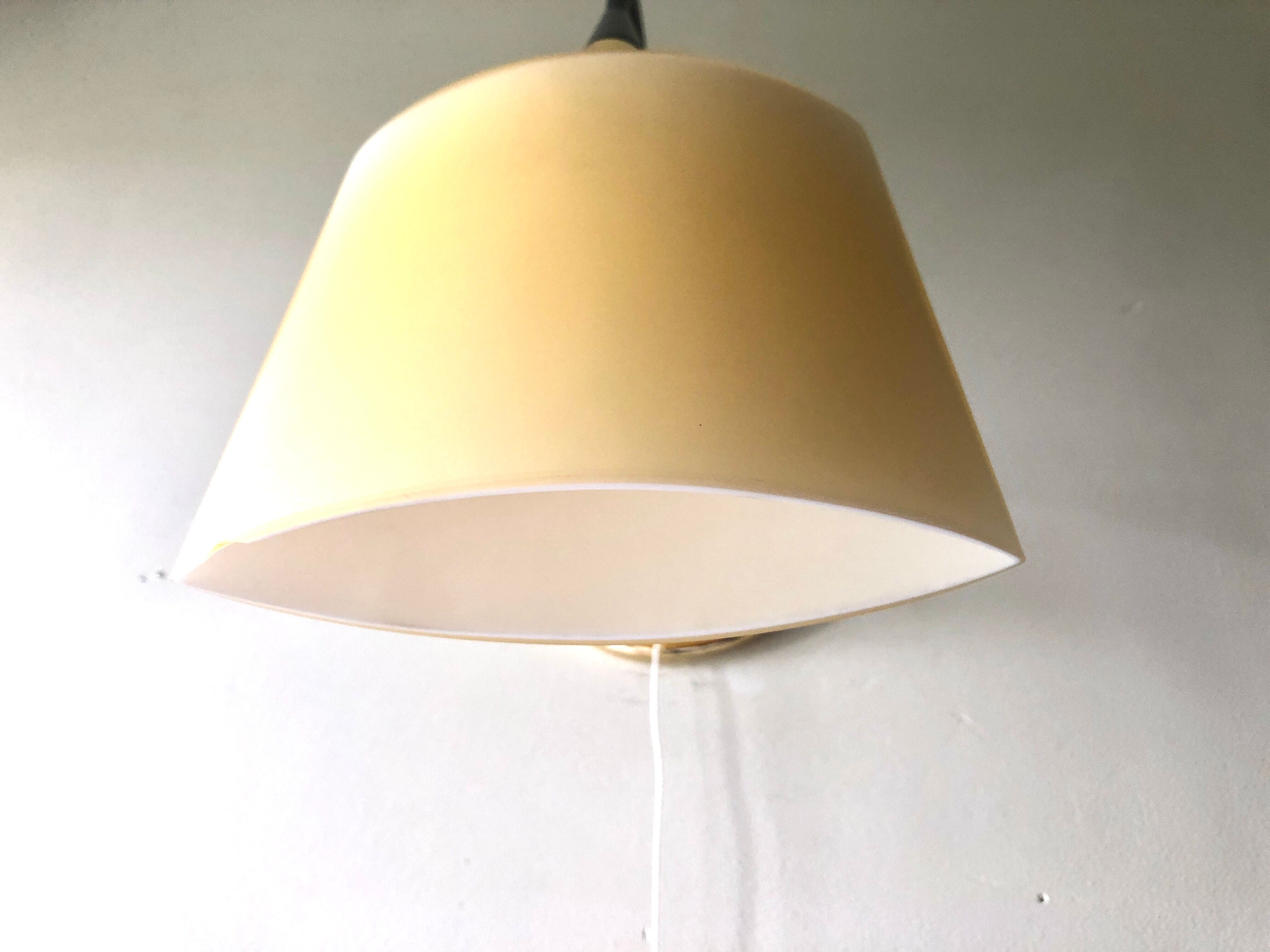 Applique Italie 1990 noir et or opaline jaune