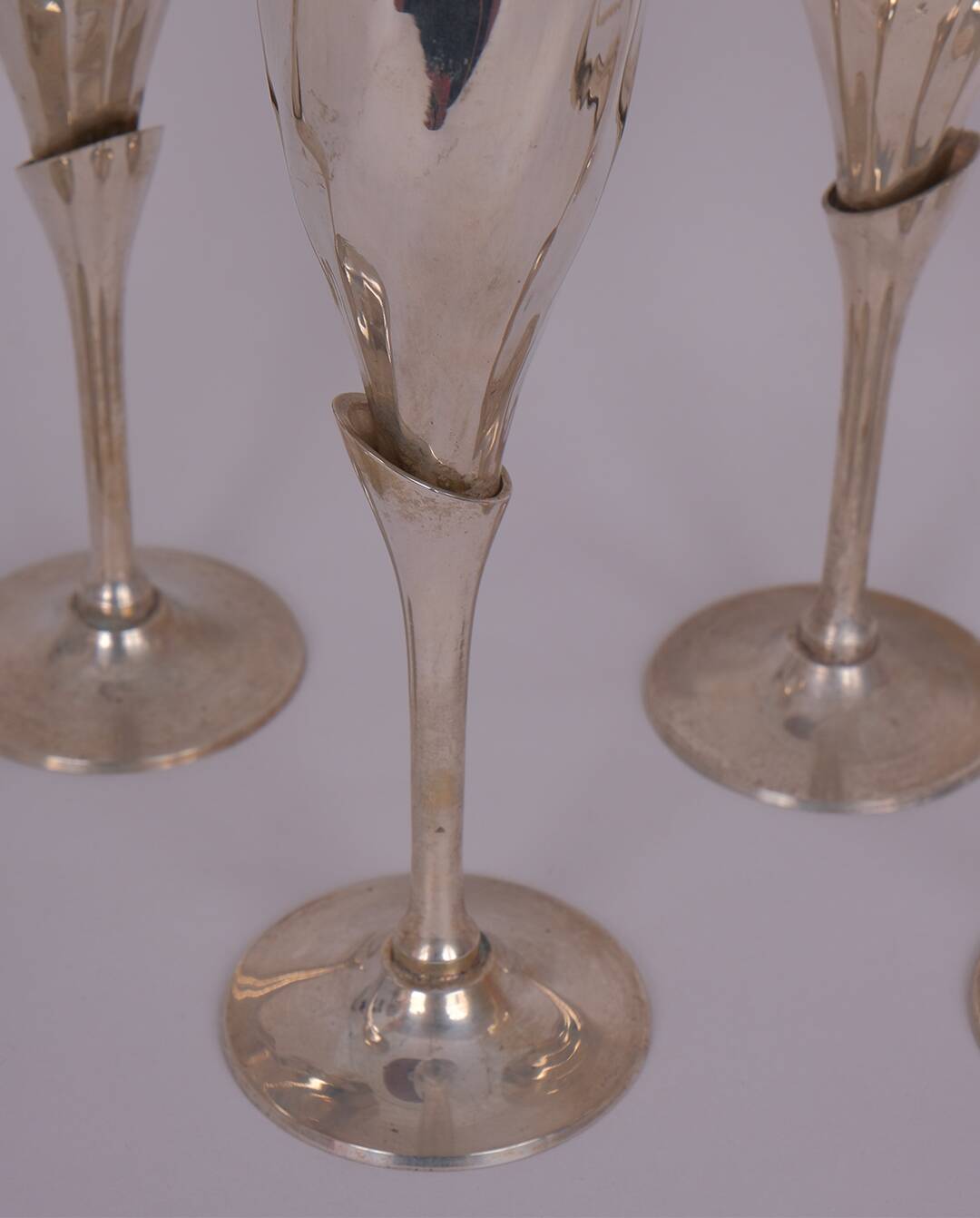 Silver-plated metal flutes x6