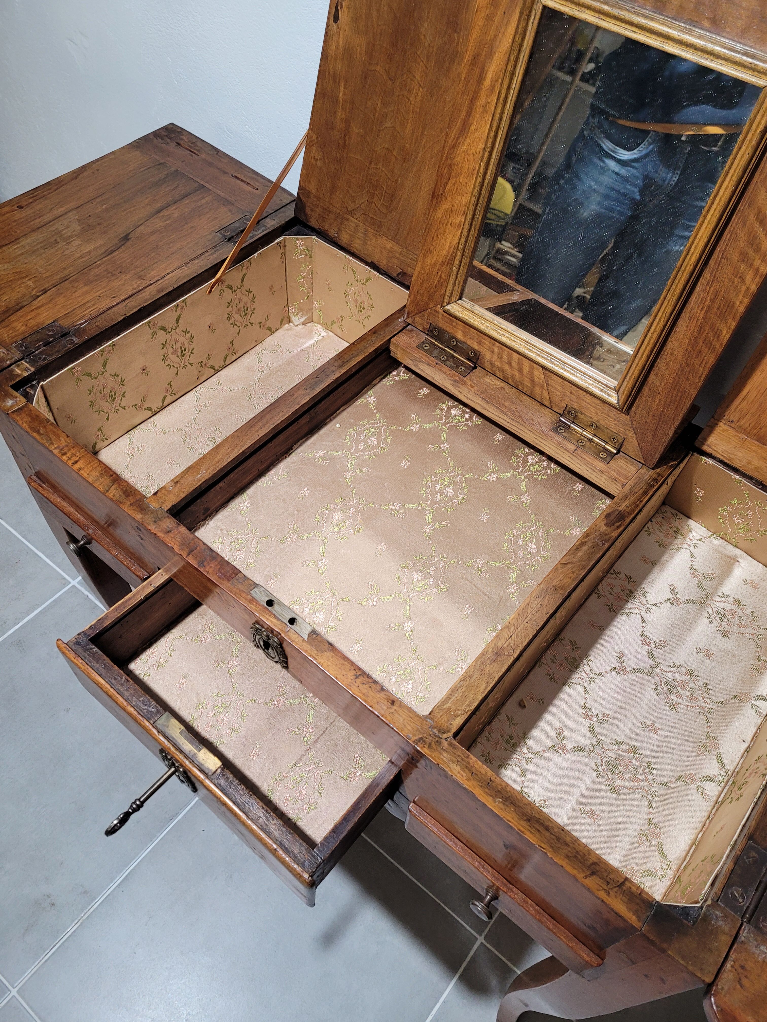 Dressing table