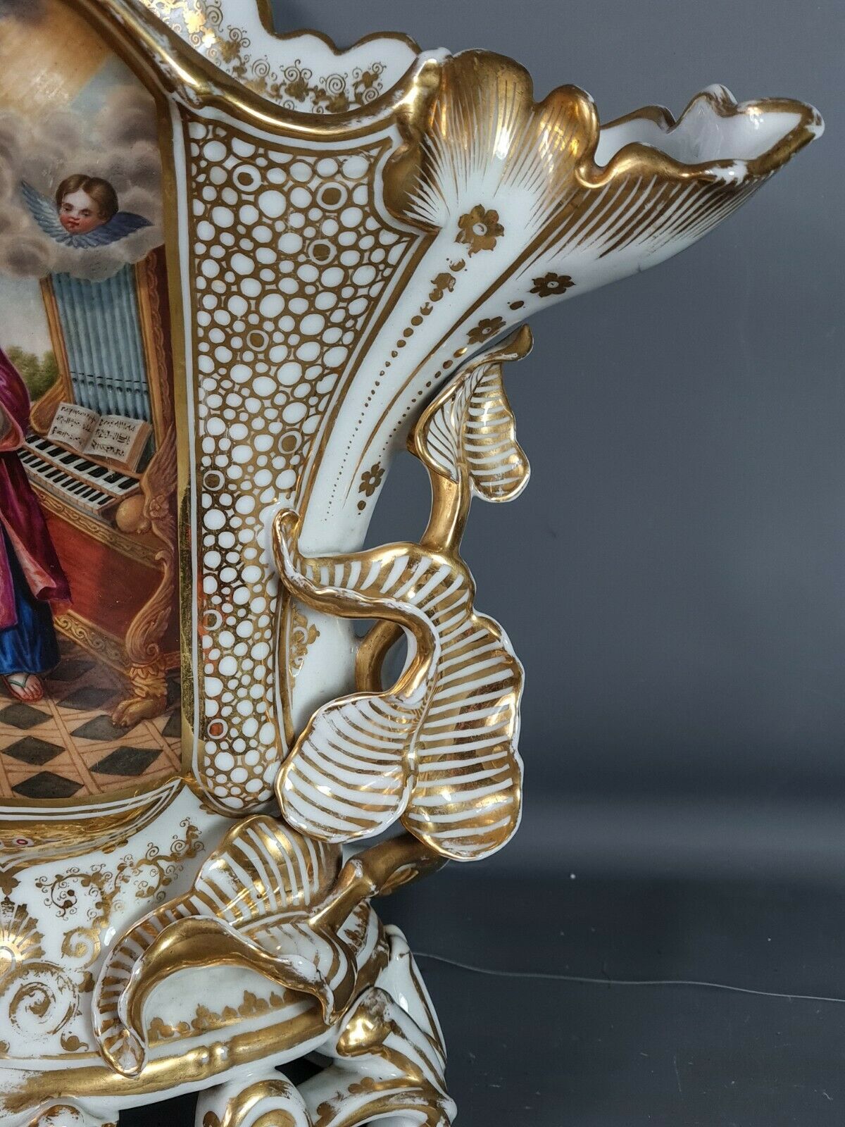 Imposing wedding vase porcelain Vieux Paris around 1830-1850 42x42 cm.