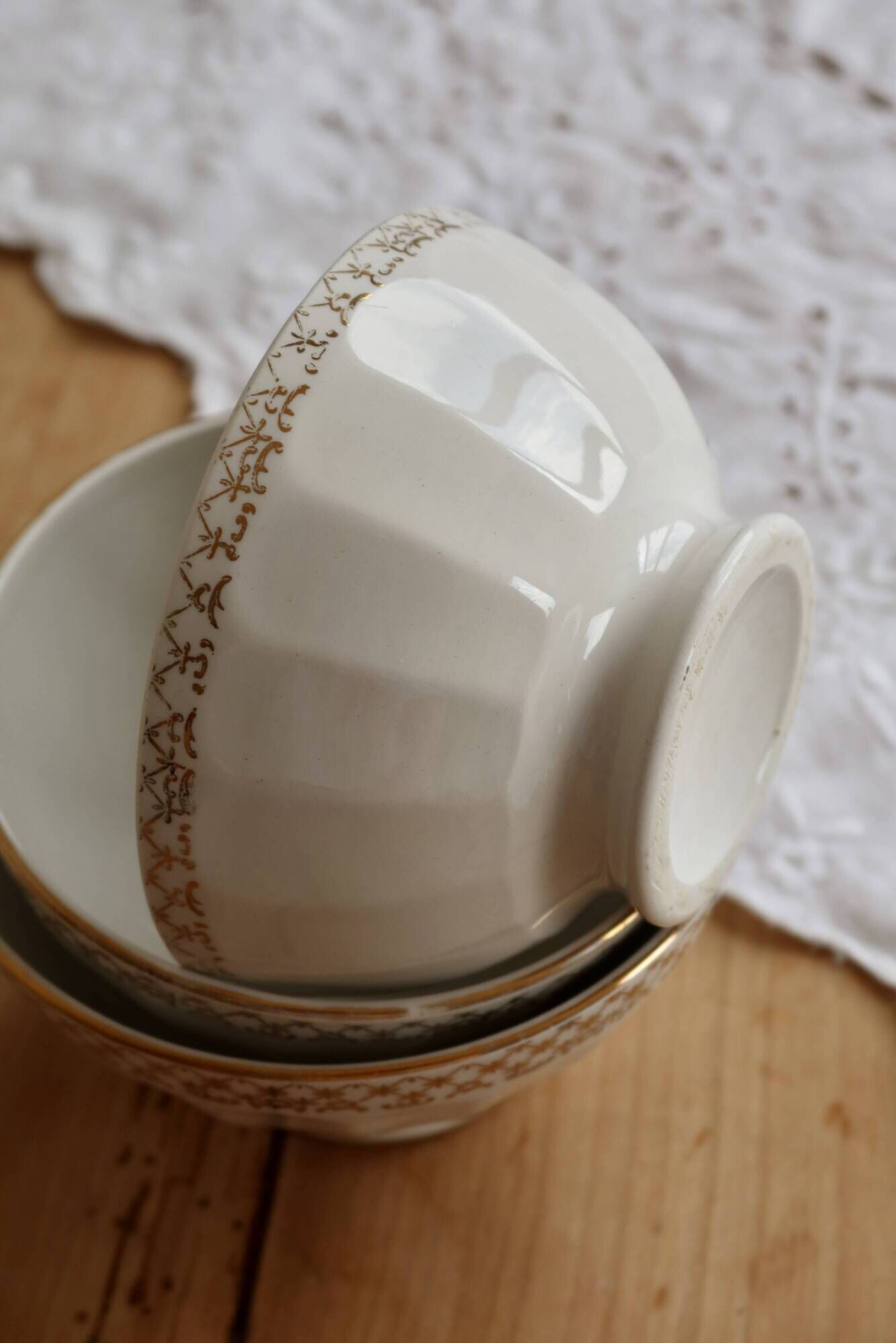 Vintage trio of coffee with milk porcelain in white – Frieze and border do