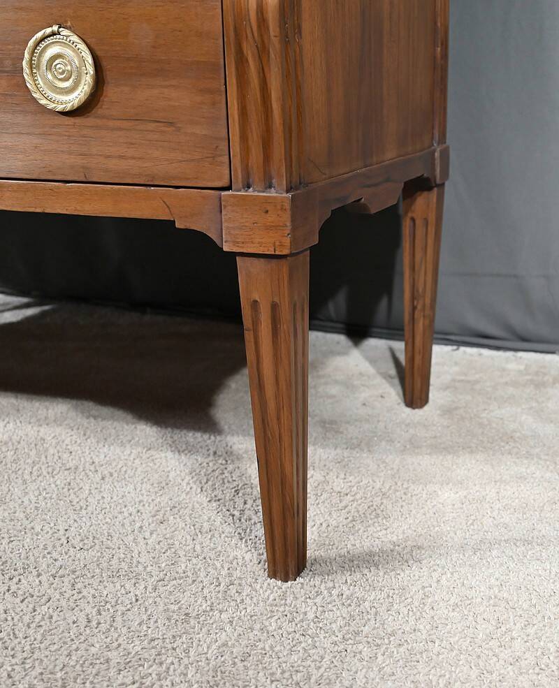 Walnut Jumping Commode, Louis XVI period – Late 18th century