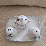 Salt and pepper shaker