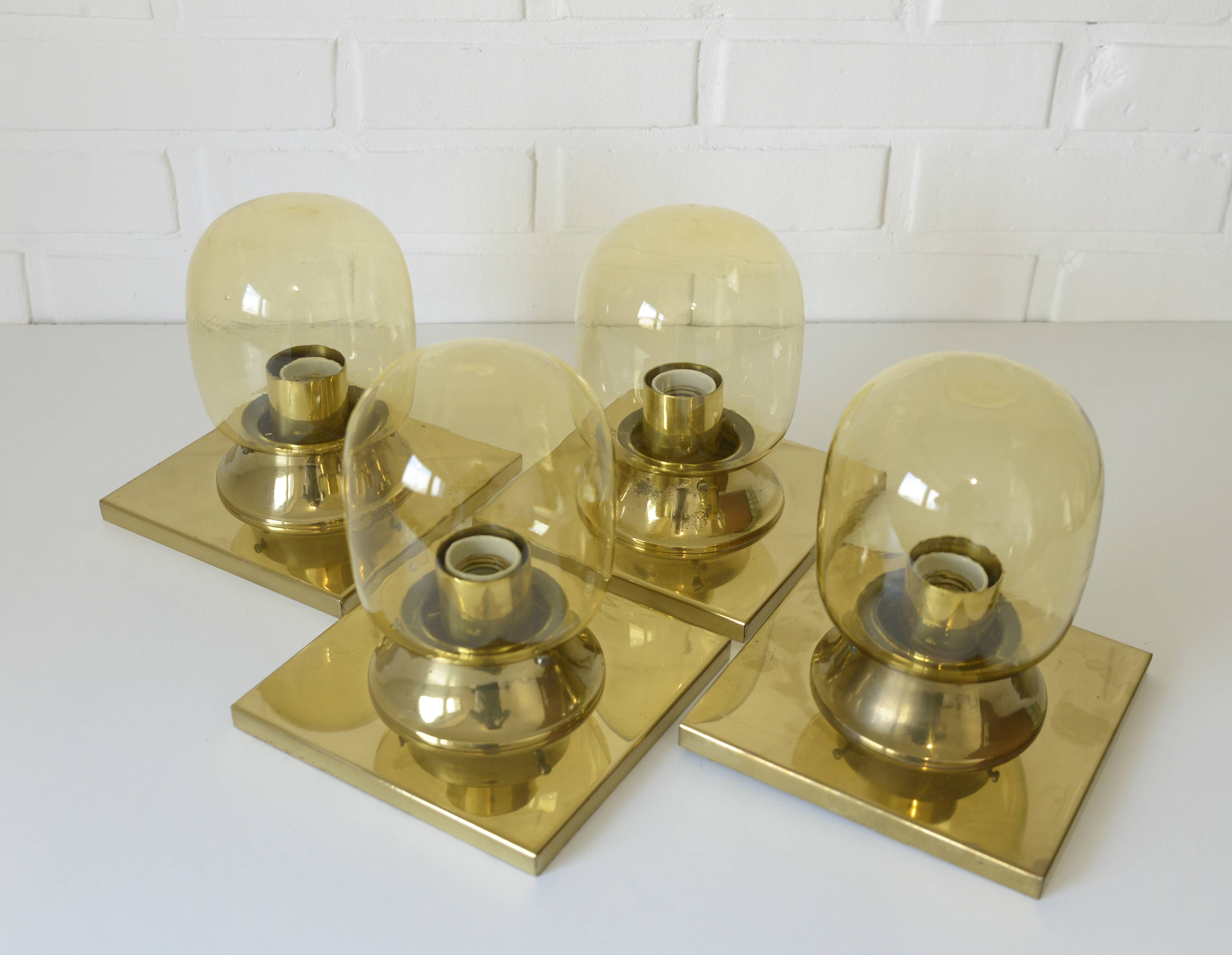 Ensemble de 4 / appliques murales en laiton vintage / style mid-century modern