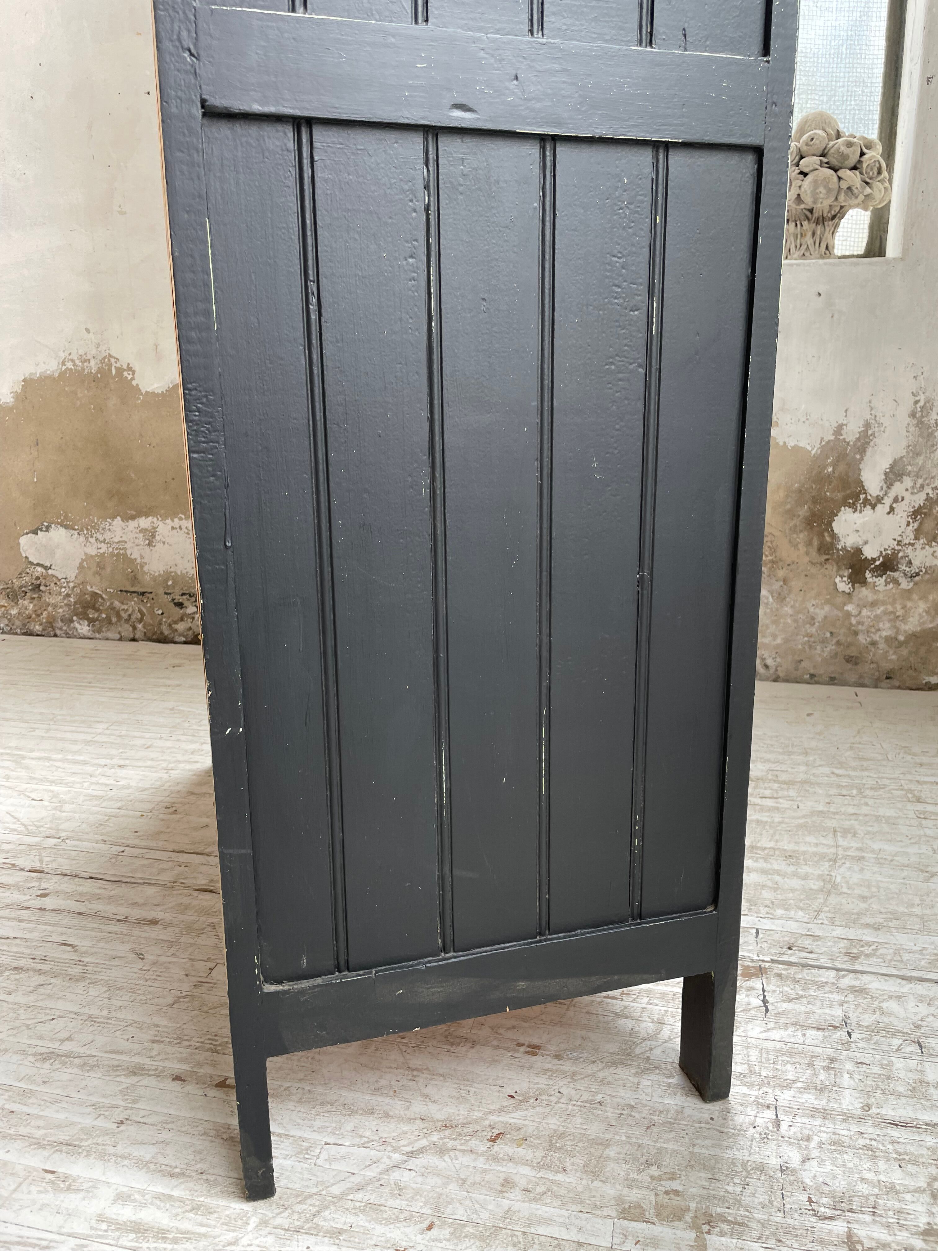 Black trade cabinet