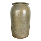 Grey-beige glazed stoneware pot, early 19th century.