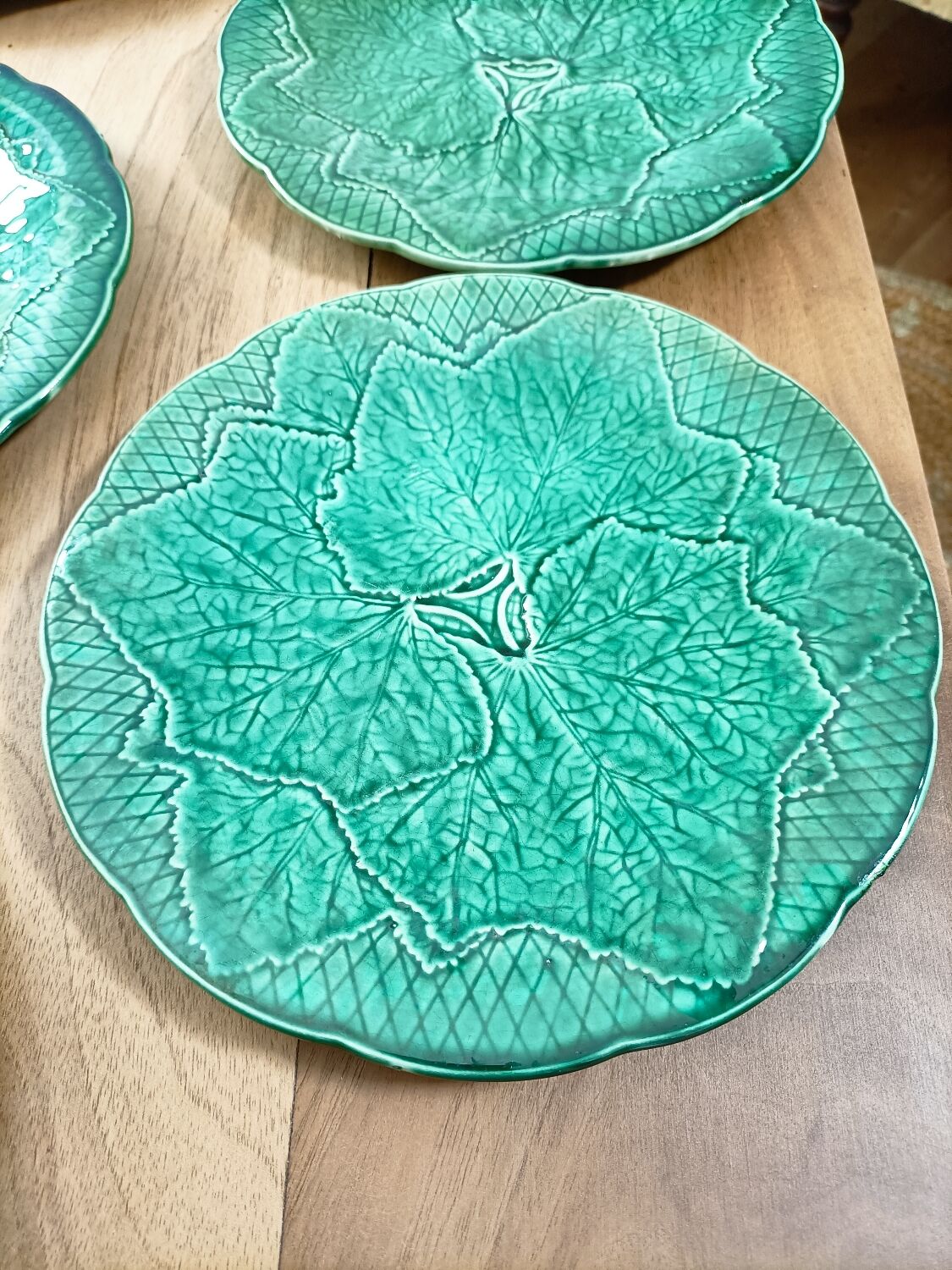 6 Gien slip dessert plates with leaf decoration