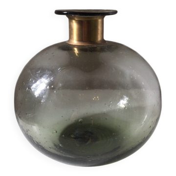 Vase boule vintage en verre bullé et laiton