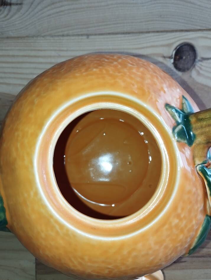 Vintage ceramic teapot in the shape of an orange – 1950s