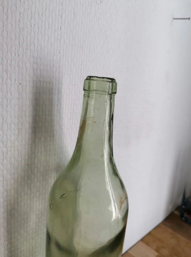 Glass bottle