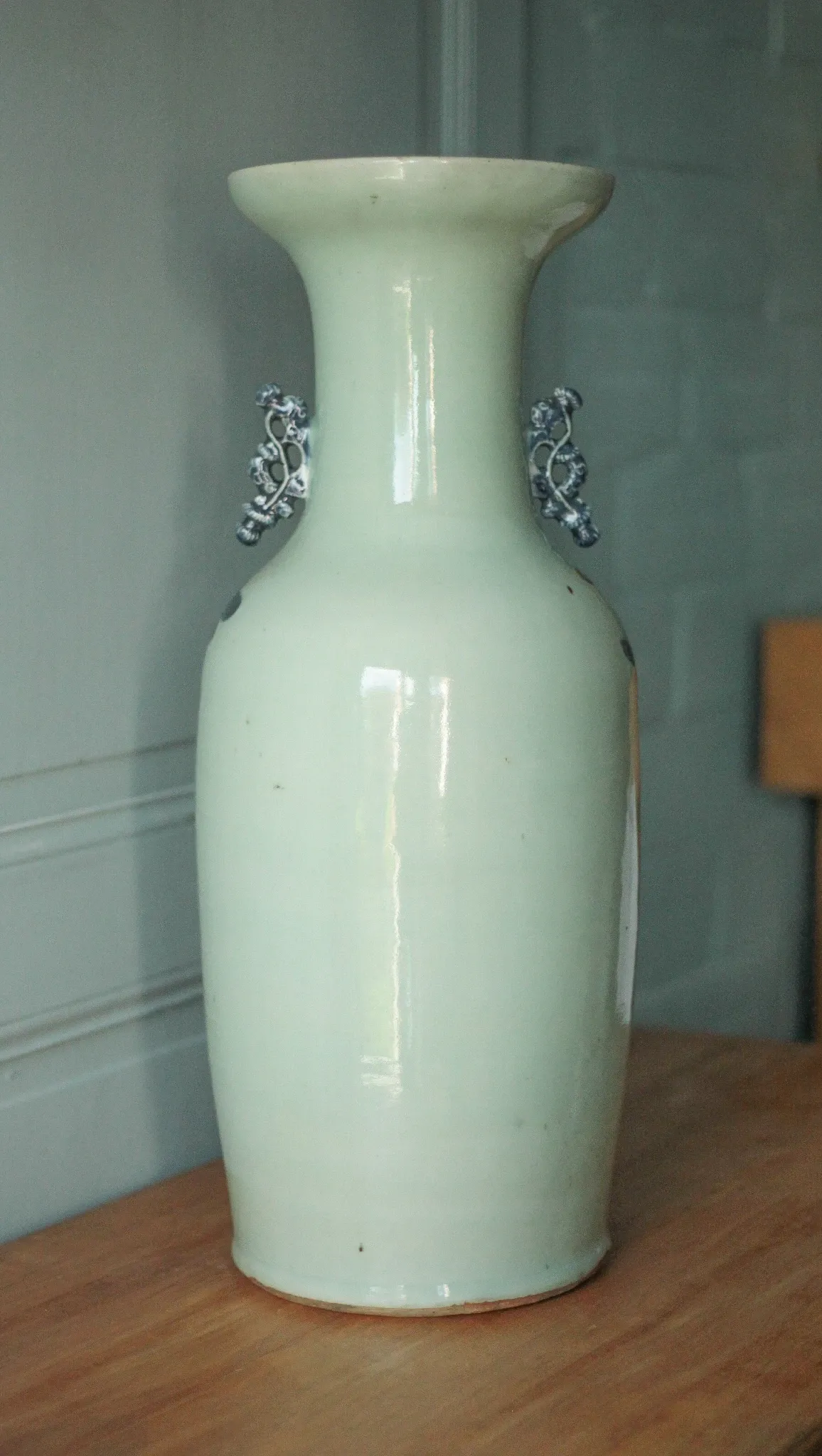 Large Chinese baluster vase in porcelain with bird and flower decoration.
