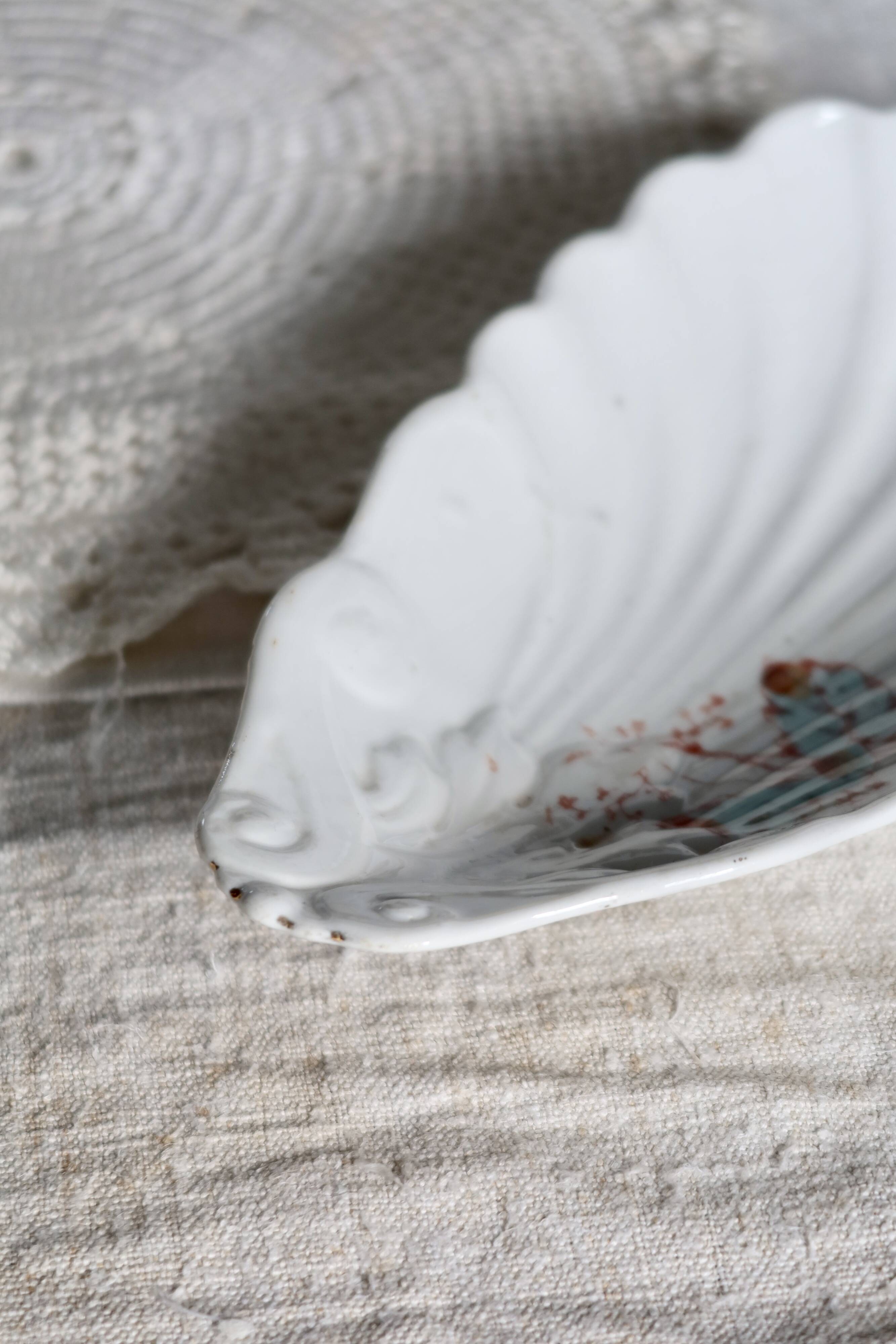 Vintage earthenware shell dish – Floral decoration