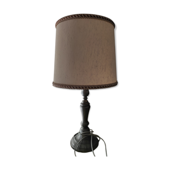 Table lamp with tin foot