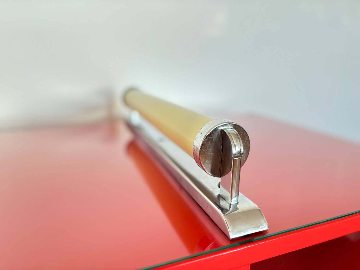 Applique fonctionnaliste, tube en verre 50 cm, par Napako, Tchécoslovaquie