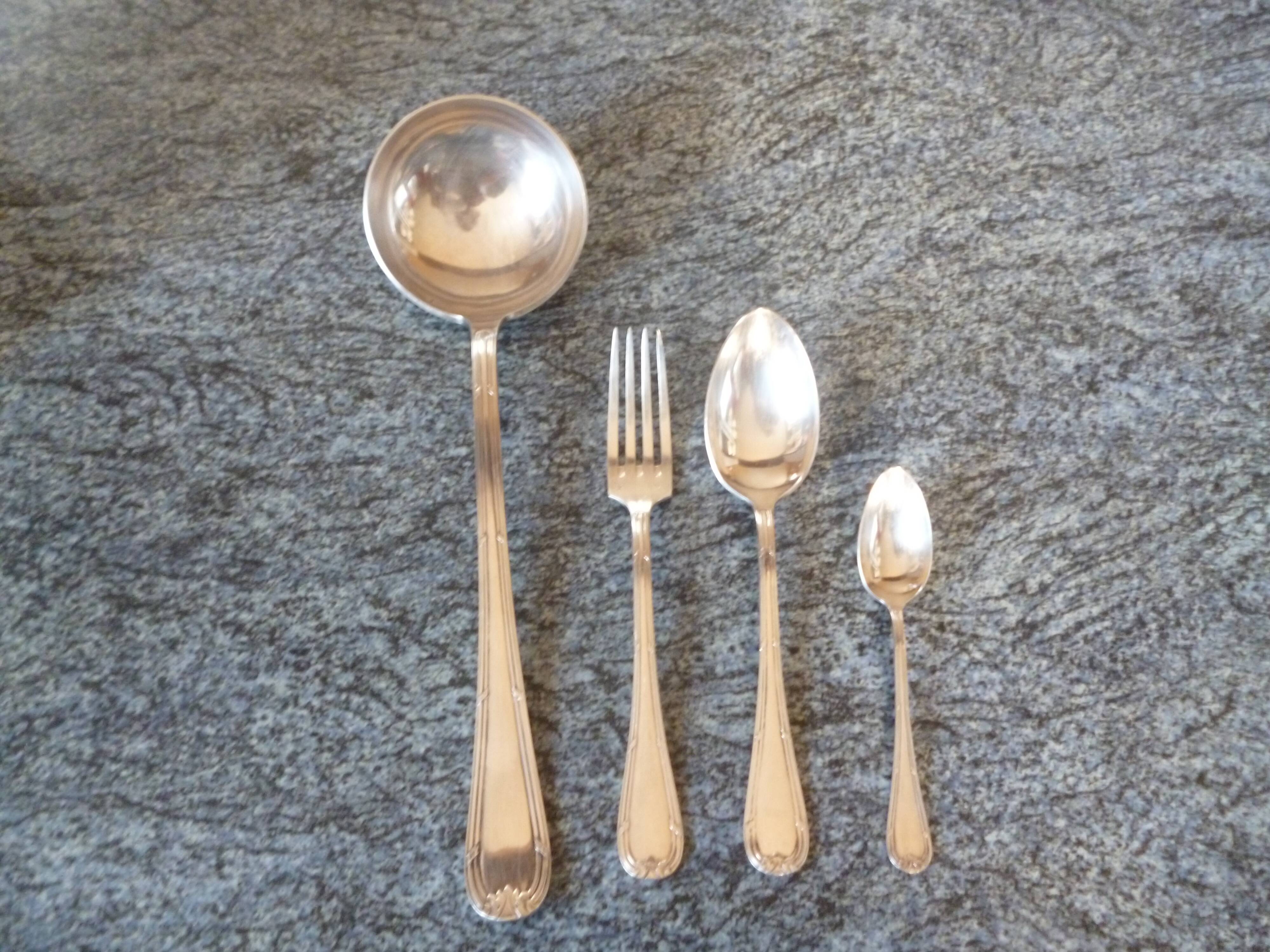 Housewife Silver metal 37 cutlery