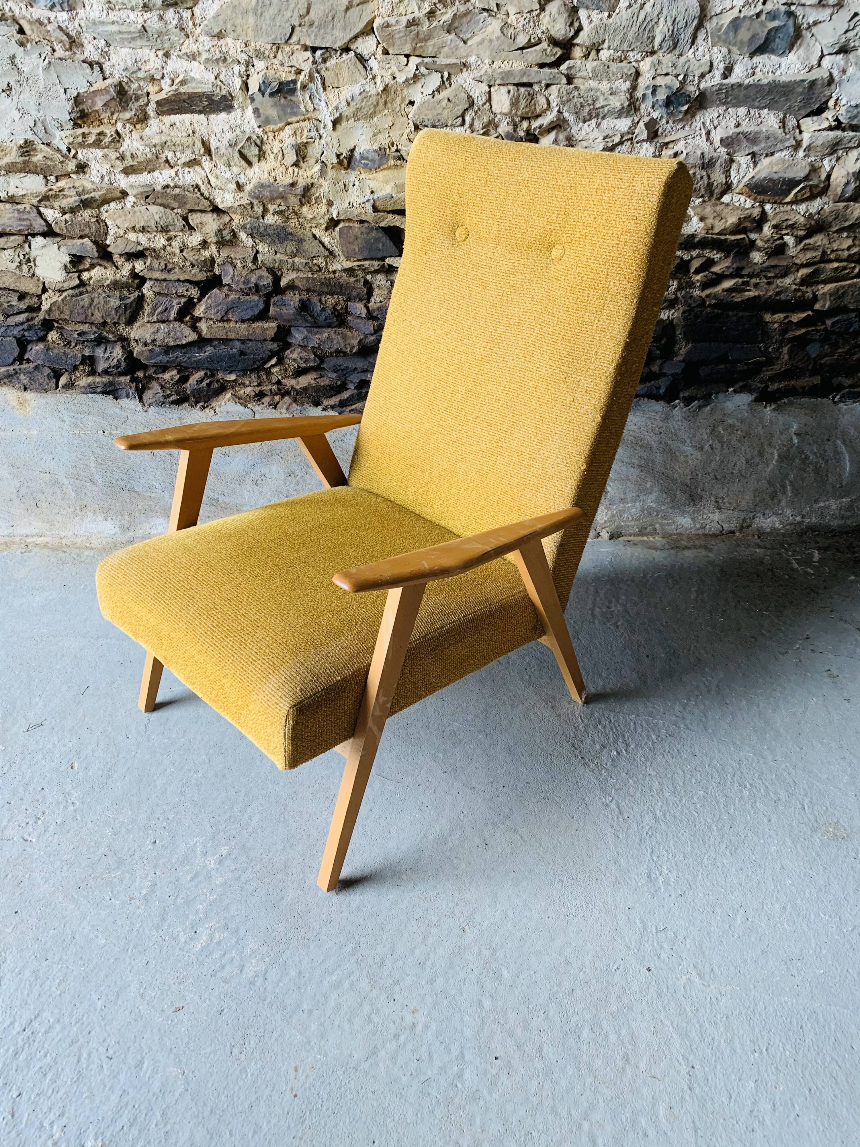 Fauteuil moutarde - bois et velours