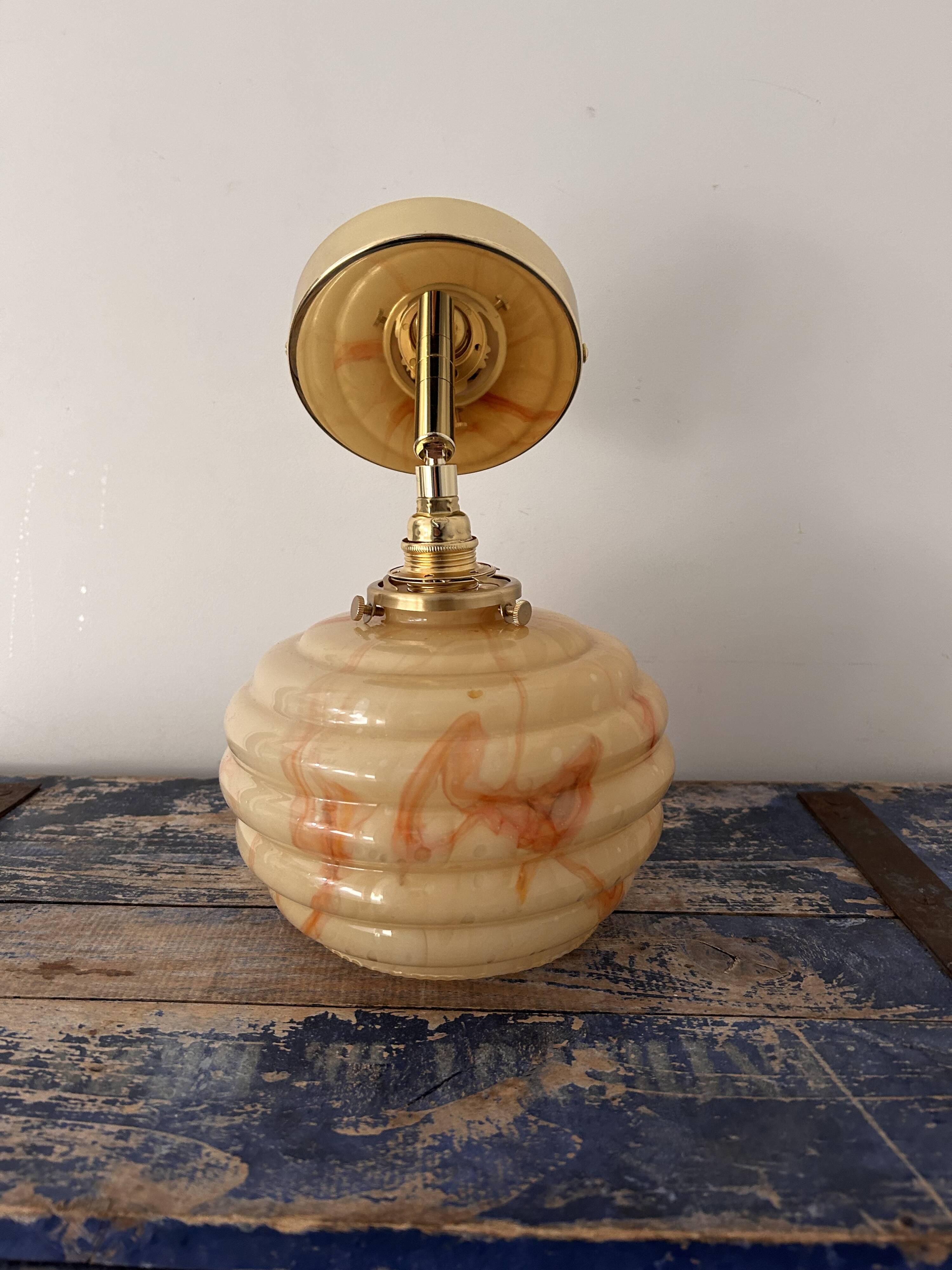 Wall light in marbled opaline