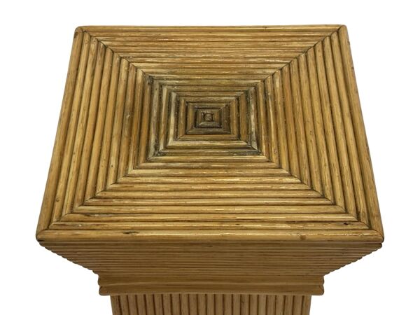Vase à colonne en rotin vintage, pilier en bambou boho des années 70, McGuire en rotin.