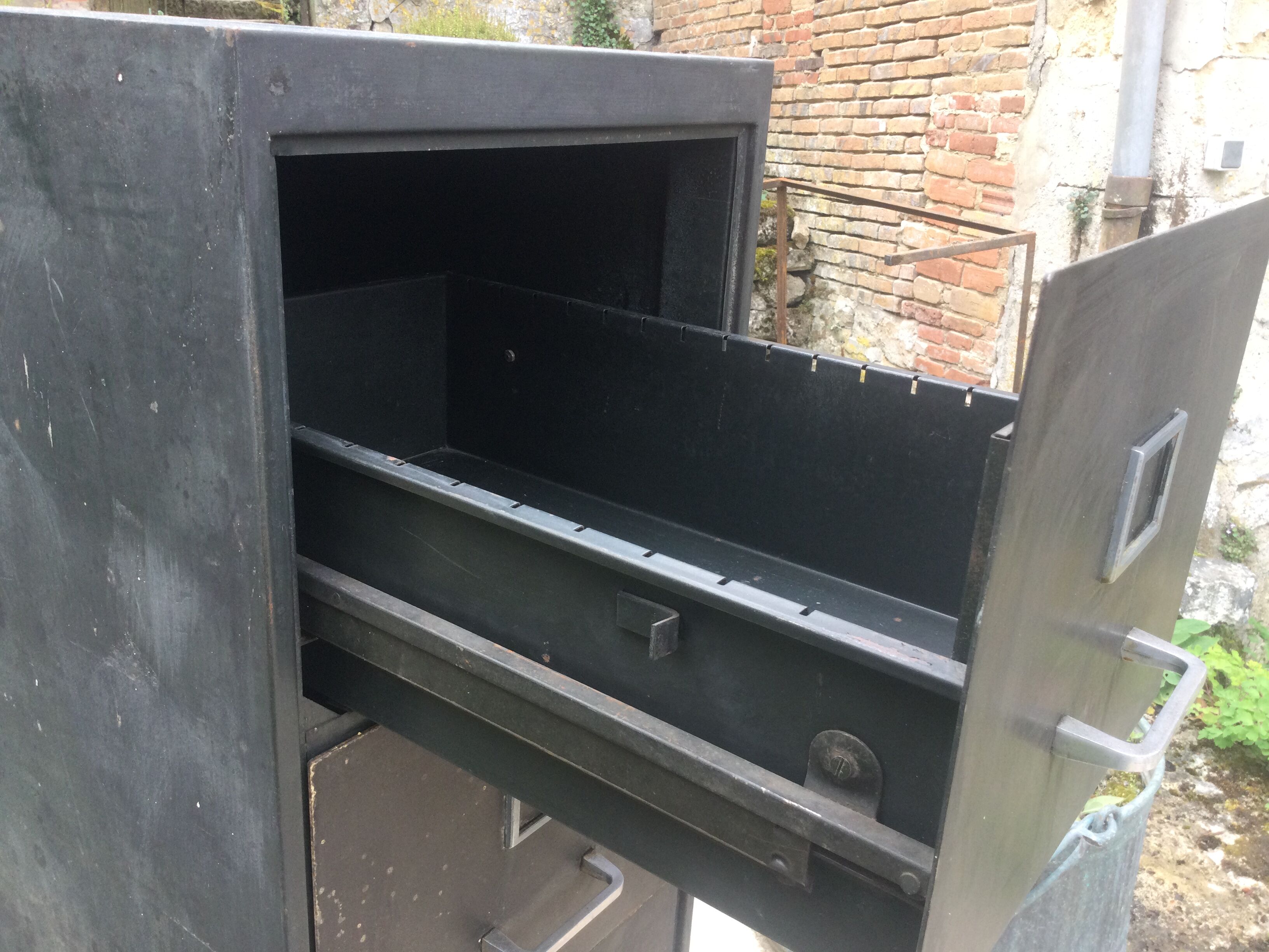 Industrial furniture 4 drawers