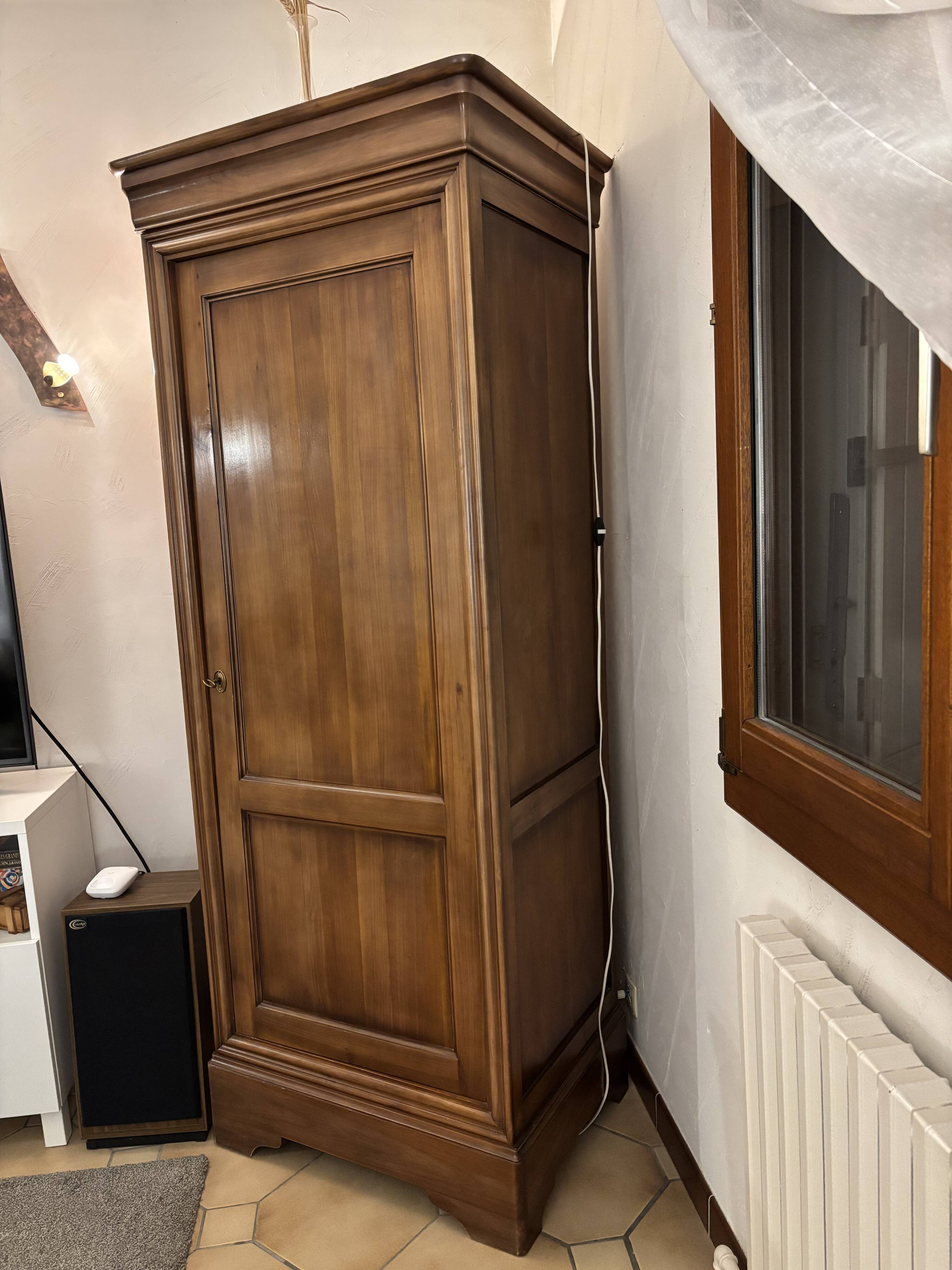 Cherry wood bonnetière in Louis Philippe style.