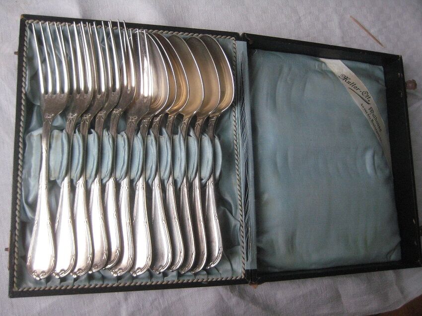 Christofle twelve large covers, model ribbons