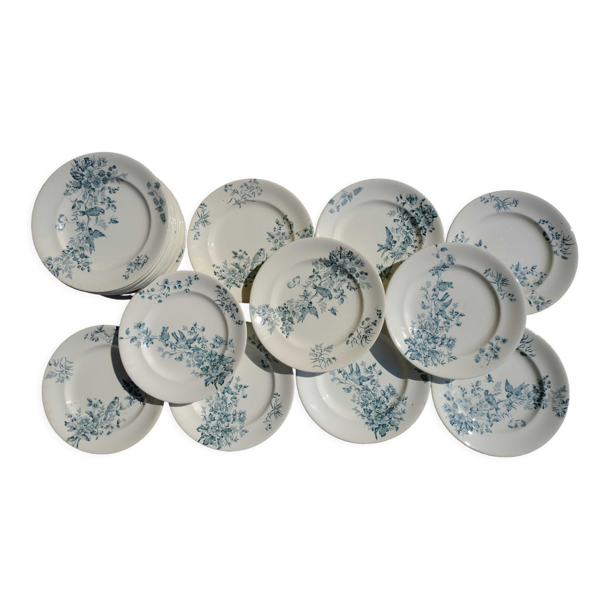 Mignon plates in Longwy earthenware