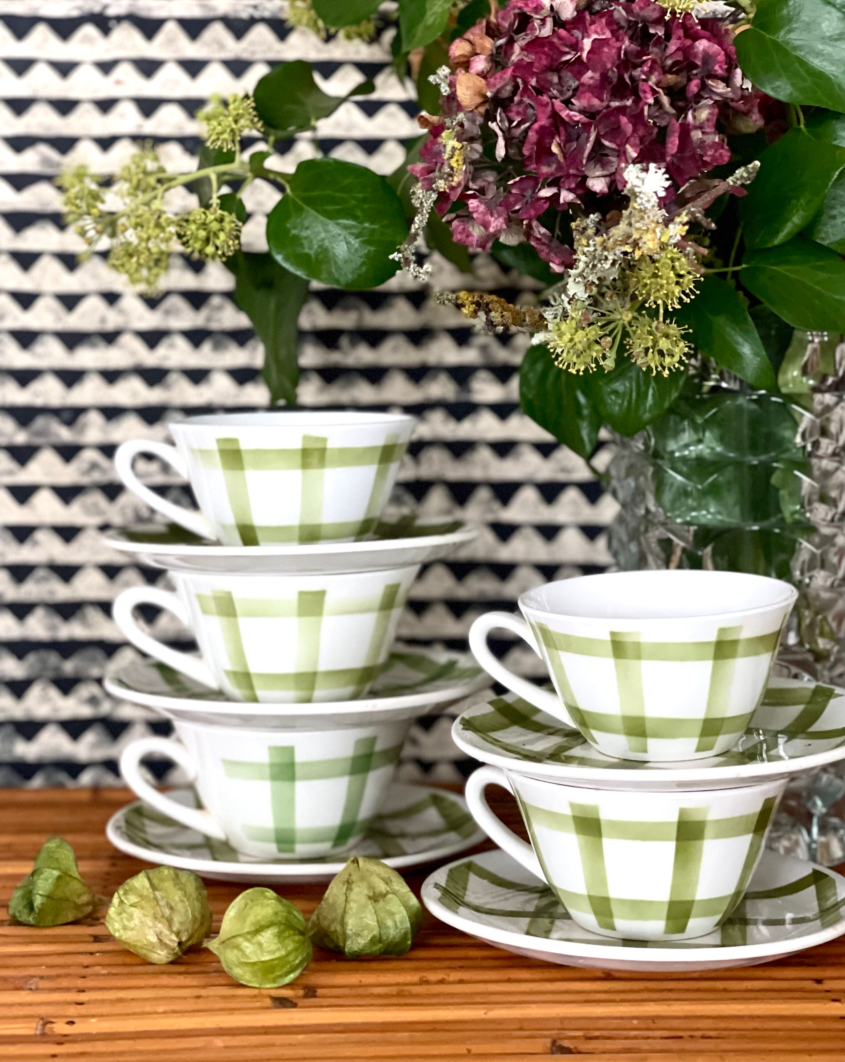 5 cups and saucers vichy 1950