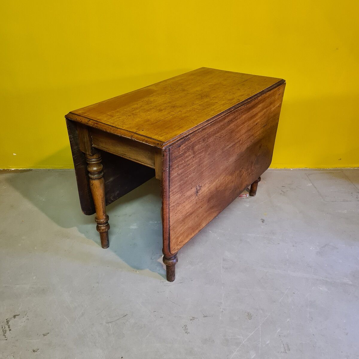 Victorian Mahogany Gateleg Table, 19th Century