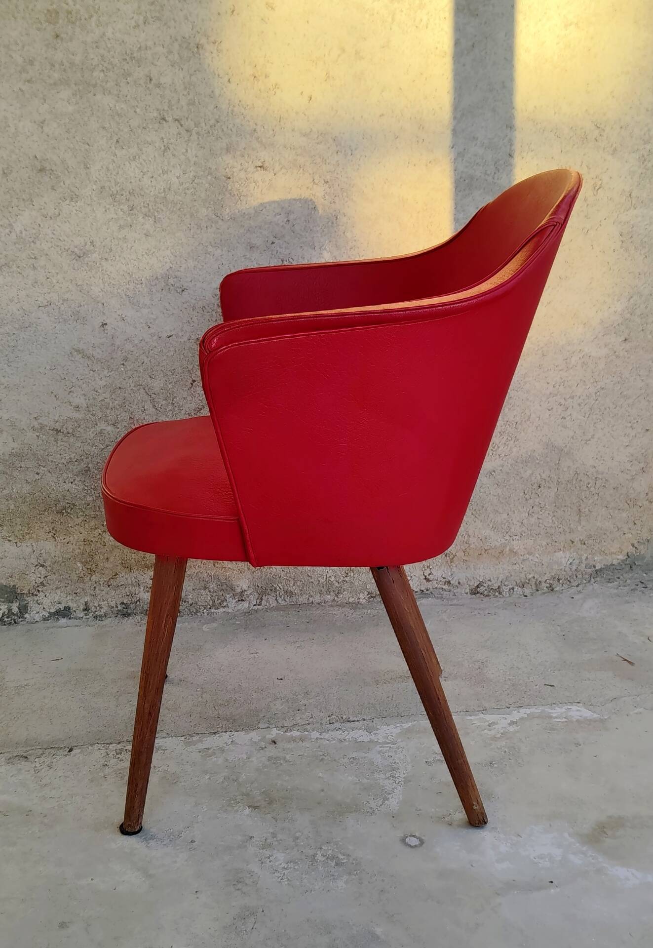 Cocktail chair in wood and red moleskin - 1960s