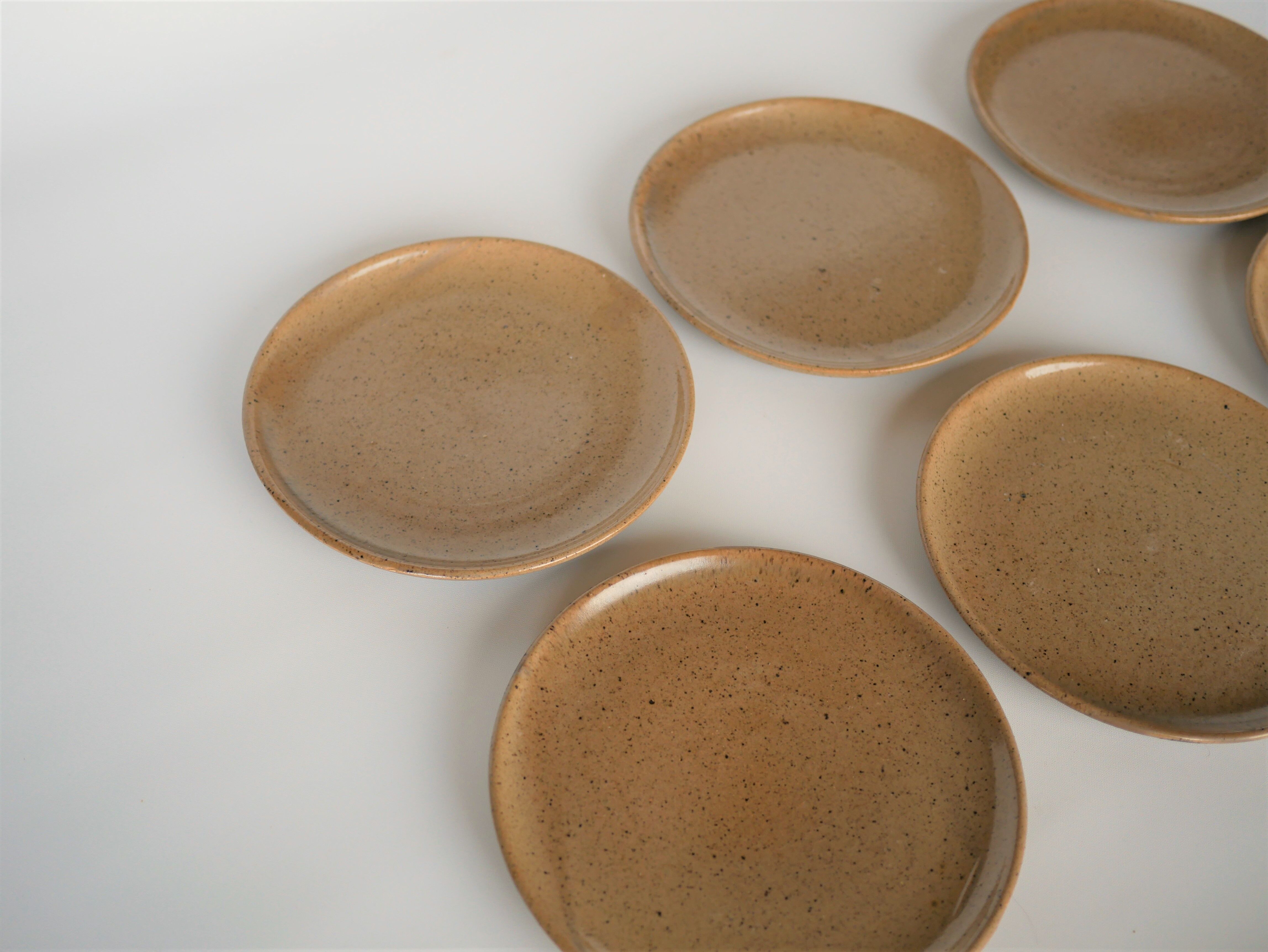 Série de 6 assiettes vintage en grès
