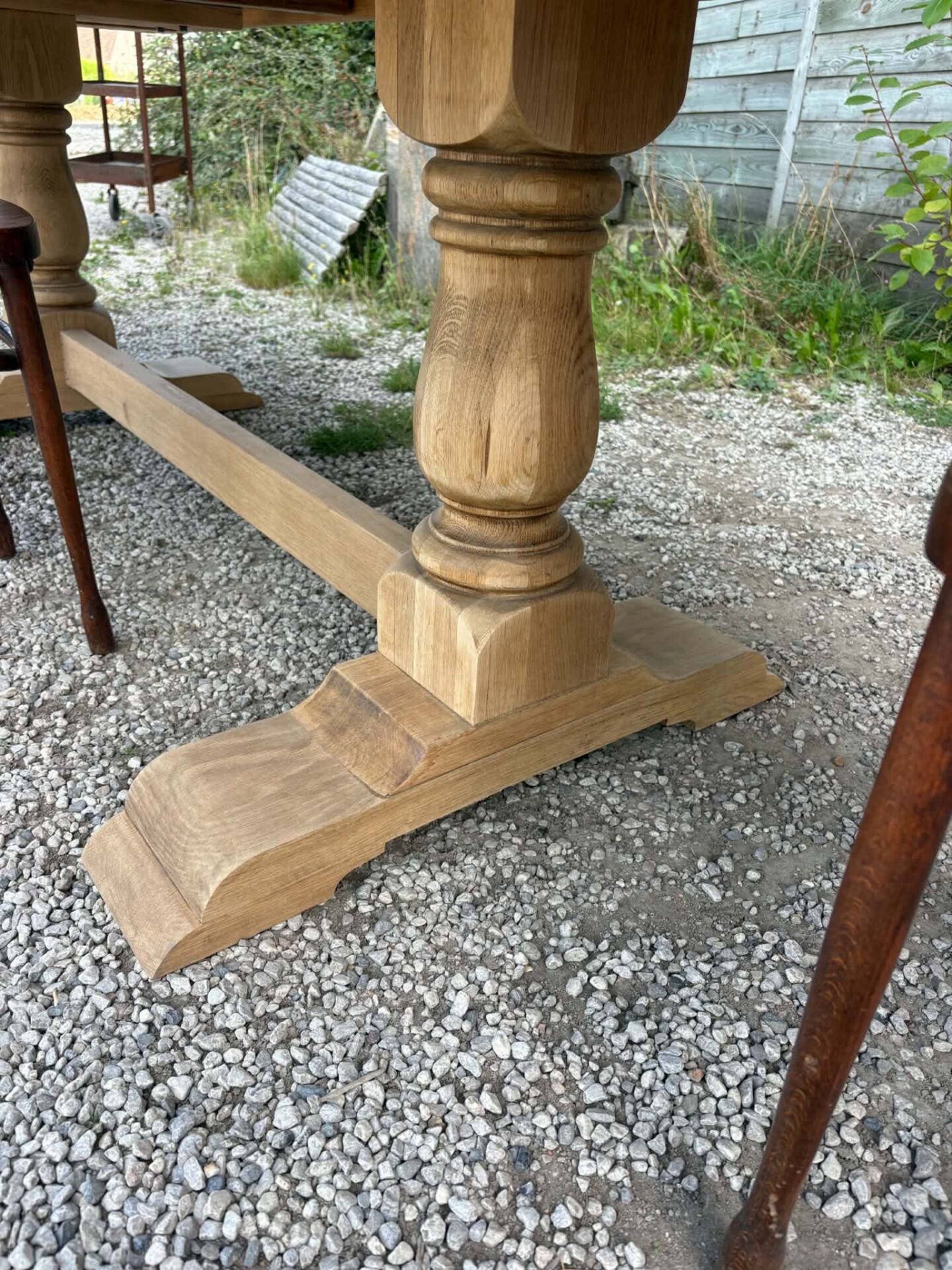 Grande table en bois brut ( 12 personnes )