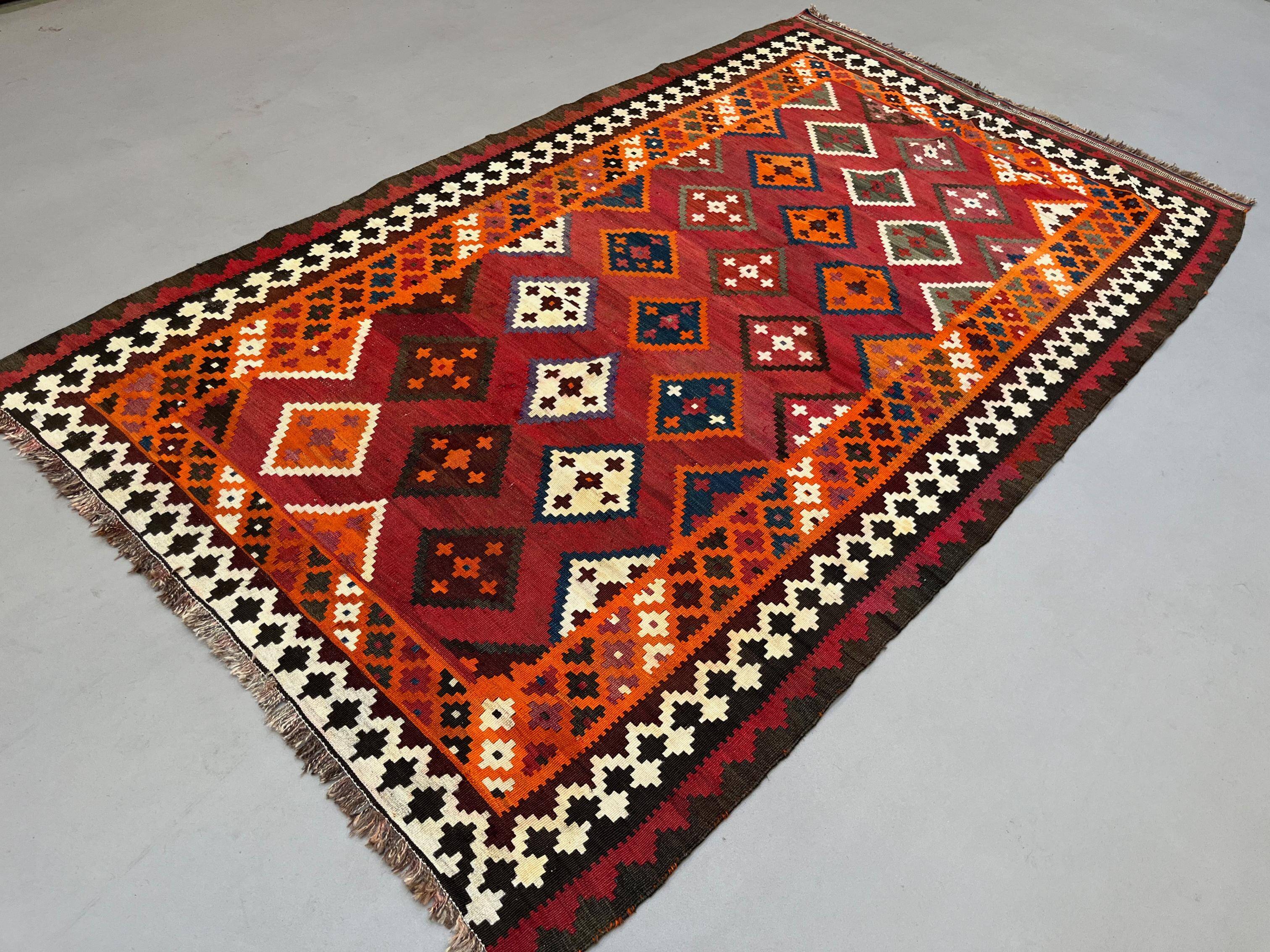 Vintage Persian Qasgai Kilim 270x163 cm Wool Kelim Rug Large Red, Black, Colorful
