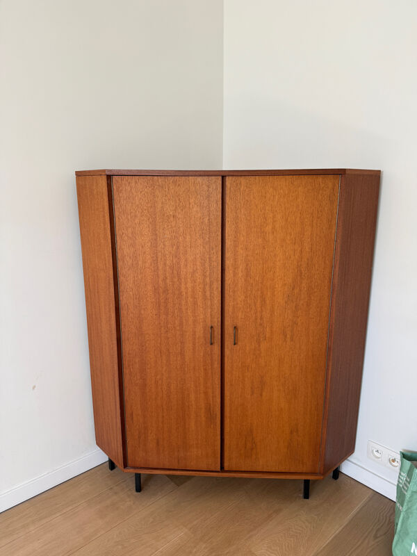 Meuble de coin / Corner cabinet